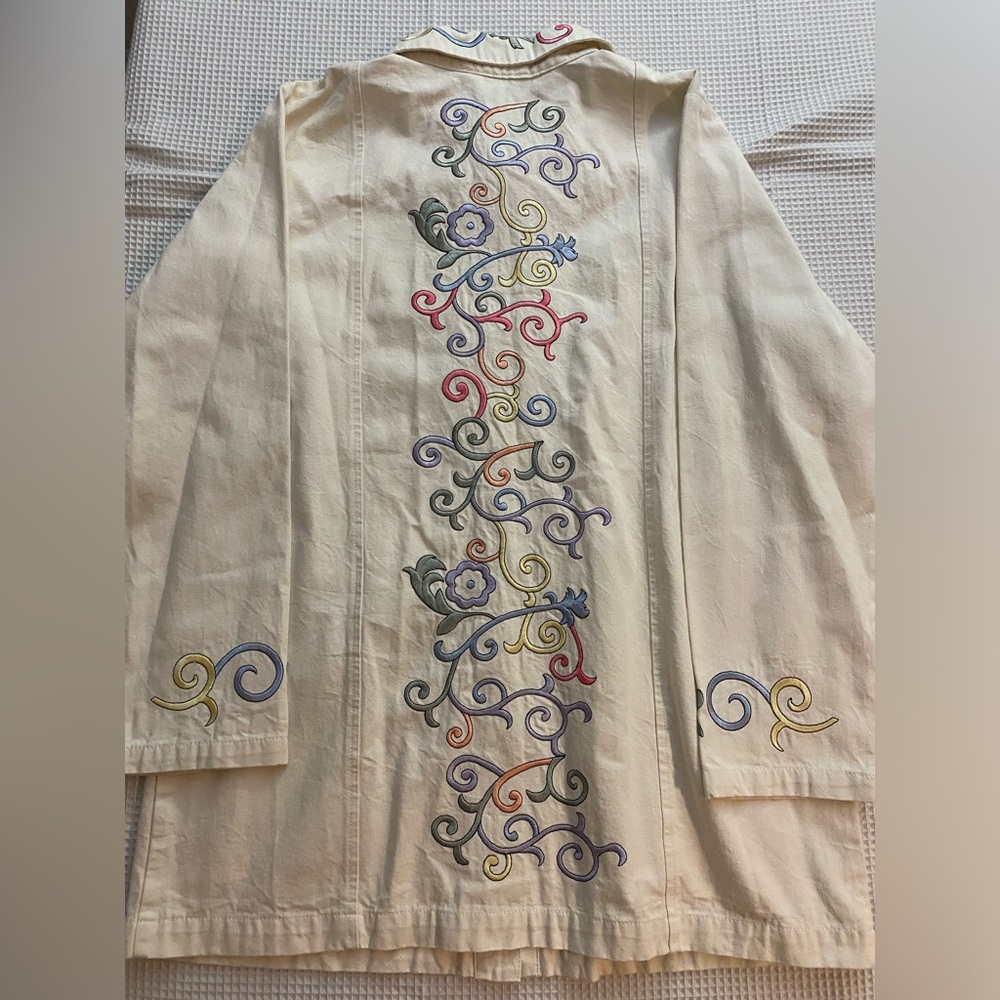 NWT Denim & Co Women’s Beige Painter Jacket Size Medium Pastel Floral Embroidery - Picture 4 of 11